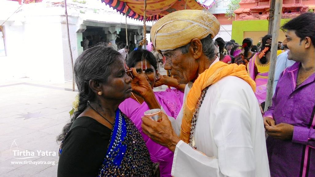 Devotees applying Tilaka